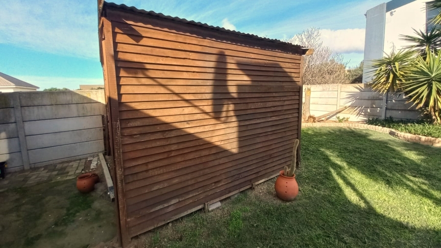 4 Bedroom Property for Sale in Britannia Bay Western Cape